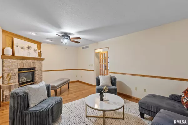 De Witt, IA 52742,306 13TH AVE