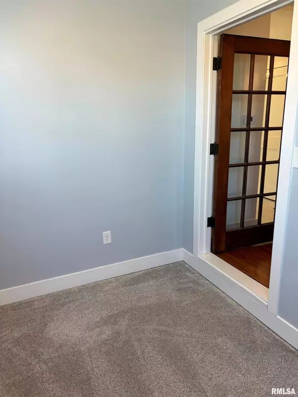 Bettendorf, IA 52722,2211 CENTRAL AVE