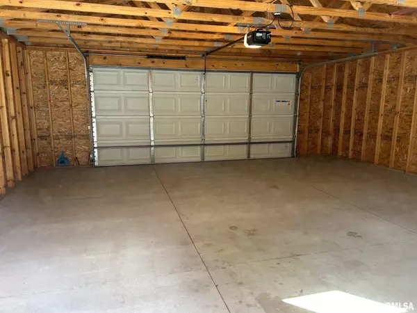 Clinton, IA 52732,605 MELROSE CT