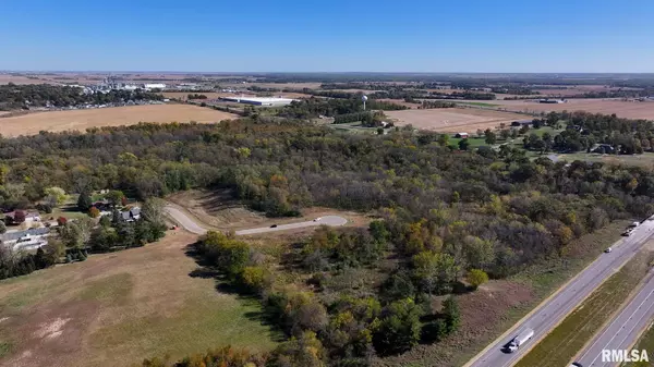 De Witt, IA 52742,302 SILVER CREEK RD