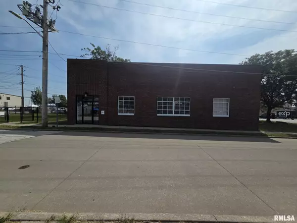 819 ISABEL BLOOM WAY, Davenport, IA 52803