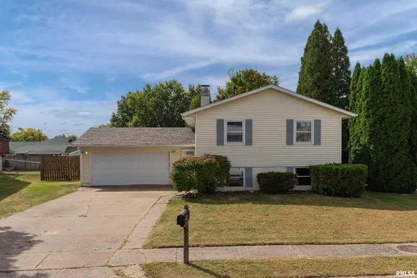 1927 W 55TH ST, Davenport, IA 52806