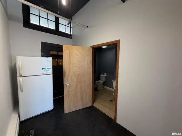 Davenport, IA 52801,520 W 2ND ST