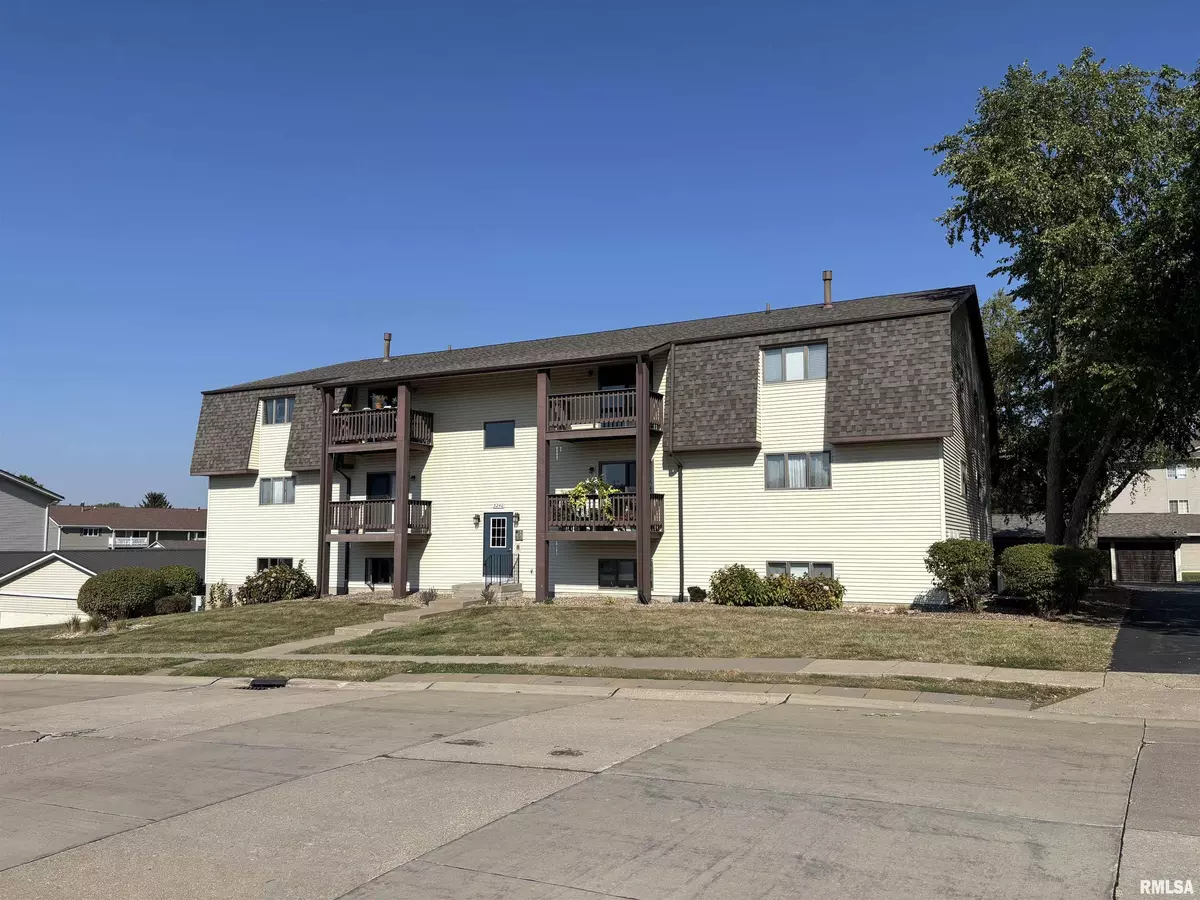 Bettendorf, IA 52722,3240 PARKWILD DR #1C