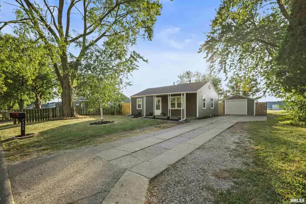 Davenport, IA 52806,7402 N PINE ST