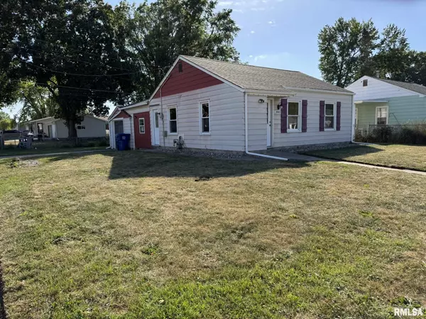 3803 PEARL AVE, Davenport, IA 52802
