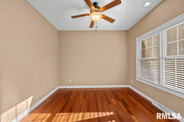 Le Claire, IA 52753,903 Wild West DR