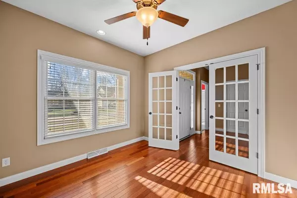 Le Claire, IA 52753,903 Wild West DR