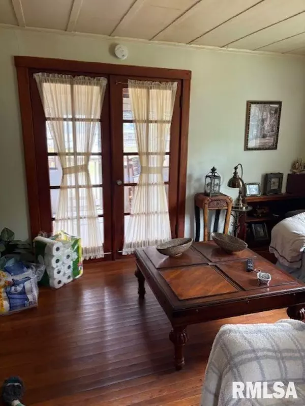 East Moline, IL 61244,328 ISLAND AVE