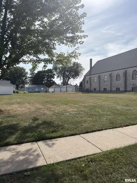 407 10TH ST, De Witt, IA 52742