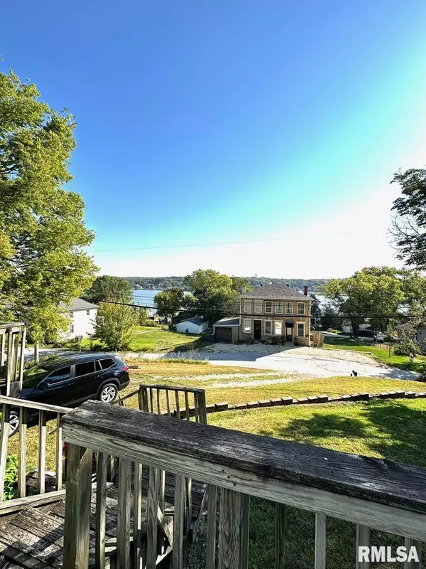 Le Claire, IA 52753,816 N 2ND ST