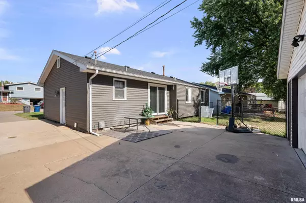 Bettendorf, IA 52722,1209 MEADOW LANE DR