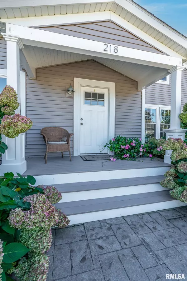 Le Claire, IA 52753,218 DODGE ST