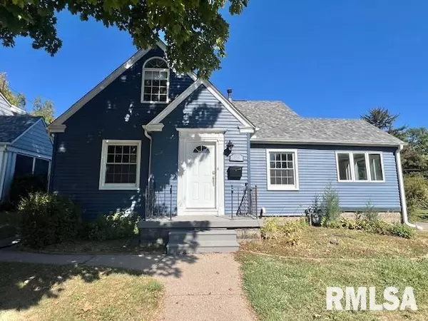2950 E 18TH ST, Davenport, IA 52803