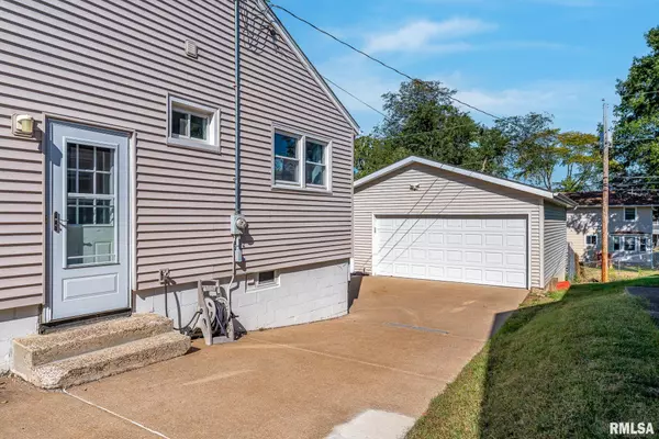 Davenport, IA 52803,2458 E CENTRAL PARK AVE