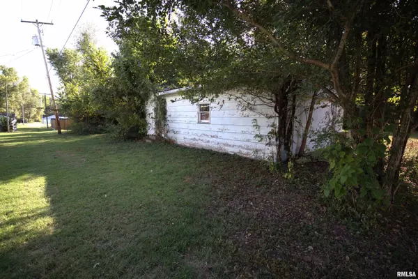 Elkville, IL 62932,106 S 1ST ST