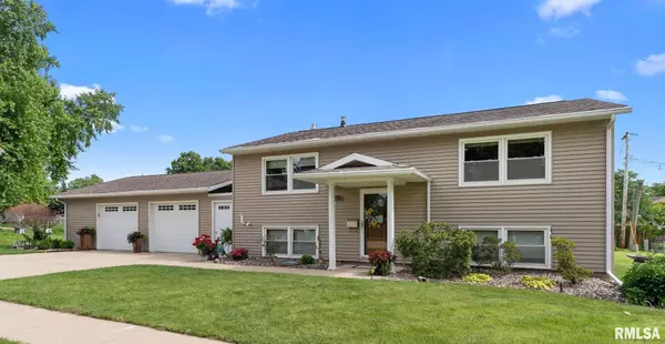 De Witt, IA 52742,911 3RD ST
