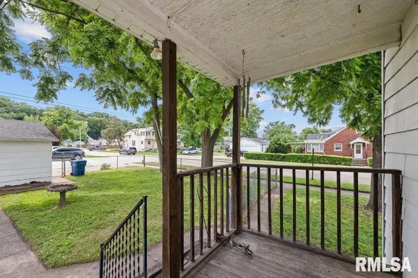 East Moline, IL 61244,204 15TH AVE