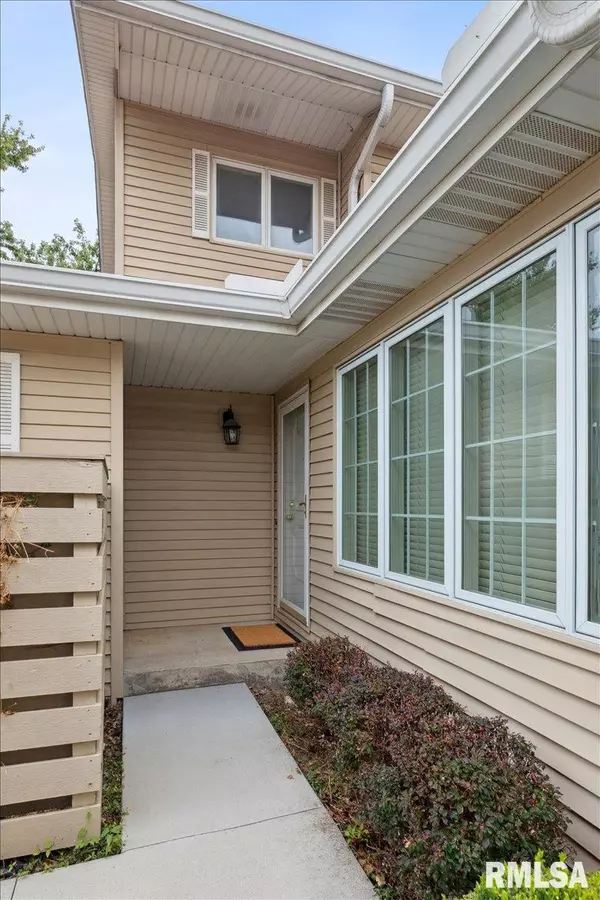 Bettendorf, IA 52722,3845 Prairie LN