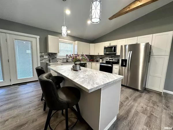 Omaha, IL 62930,575 5TH ST