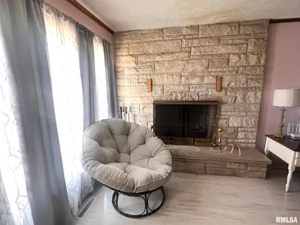 Marion, IL 62959,12563 Saraville RD