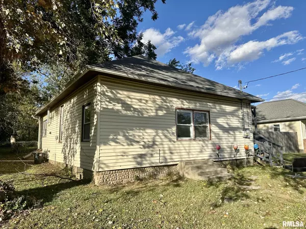 Johnston City, IL 62951,802 W 9TH ST