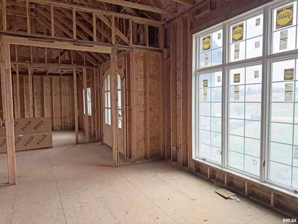 Bettendorf, IA 52722,19468 250TH AVE