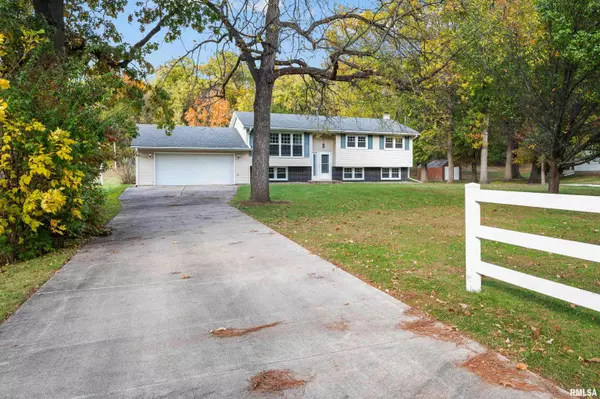 Colona, IL 61241,6008 Dayton Corner B ST