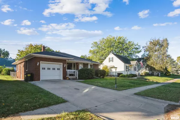 Fulton, IL 61252,824 9TH AVE