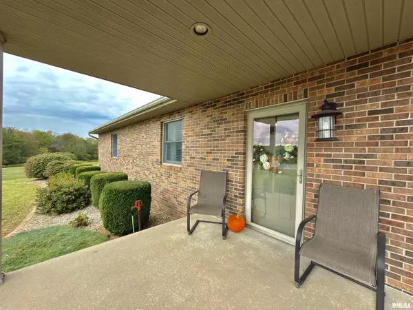 Carmi, IL 62821,842 State Highway 14