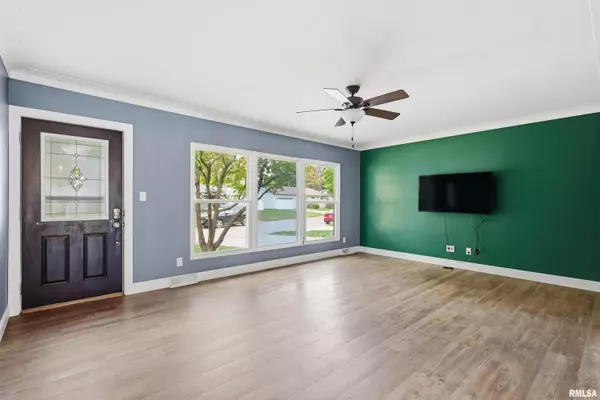 East Moline, IL 61244,450 29TH AVE