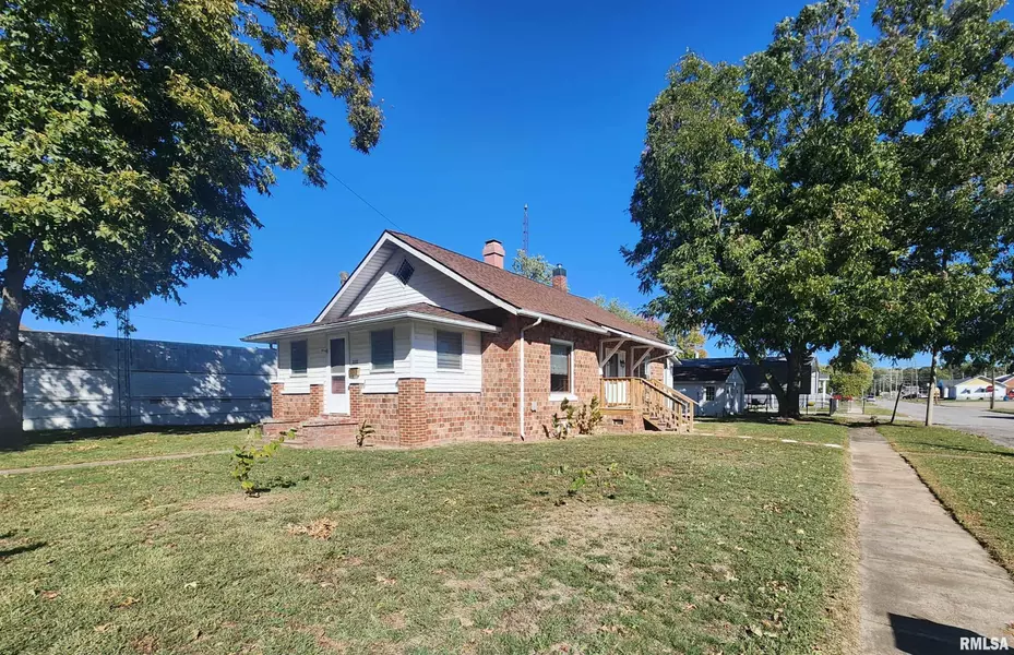 202 N VICTOR ST, Christopher, IL 62822