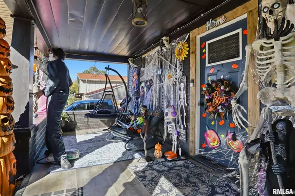 Woodhull, IL 61490,353 E 4TH AVE