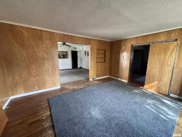 Clinton, IA 52732,560 S 4TH AVE