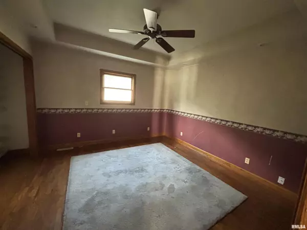 Clinton, IA 52732,560 S 4TH AVE