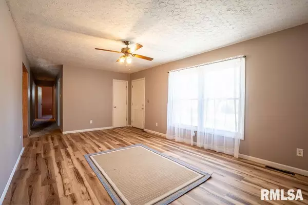 West Frankfort, IL 62896,603 S MAPLE ST