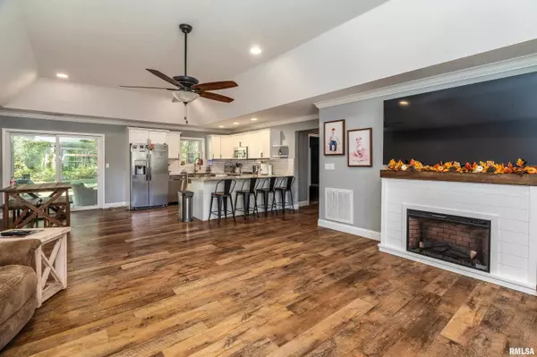 Carterville, IL 62918,412 Noah LN