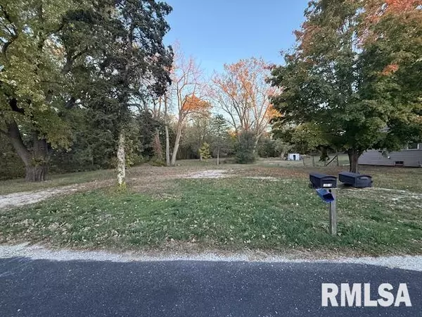 10014 N GARDEN LN, Peoria, IL 61615