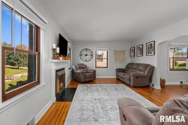 Davenport, IA 52804,2133 WARREN ST