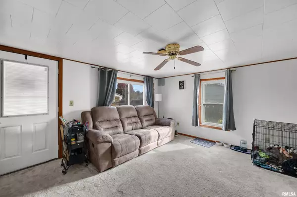 Camanche, IA 52730,1555 7TH AVE