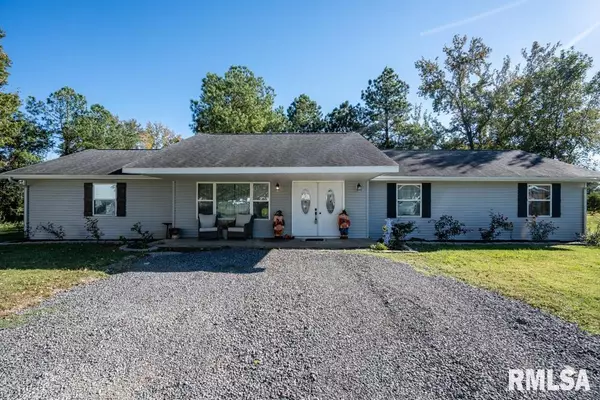 910 FAIRLANE DR, Marion, IL 62959