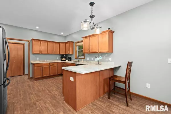 Davenport, IA 52804,1215 WAVERLY RD