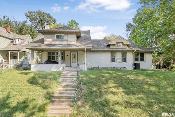 1020 E 15TH ST, Davenport, IA 52803