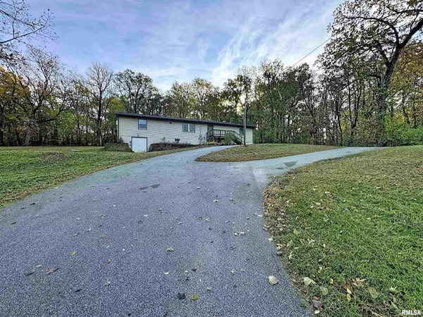 6520 US Hwy 150, Alpha, IL 61413-9103