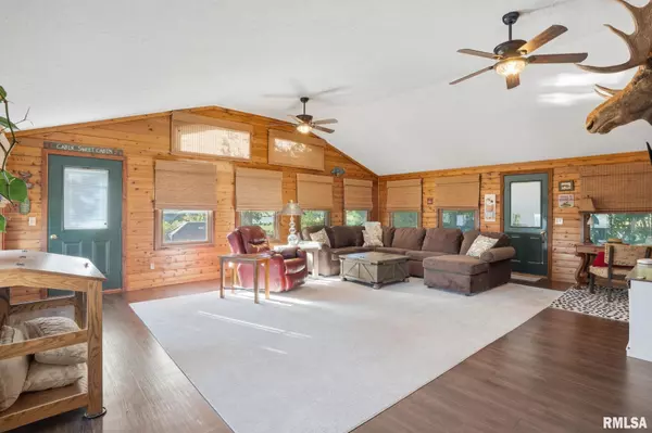 Bettendorf, IA 52722,6887 COLONIAL AVE