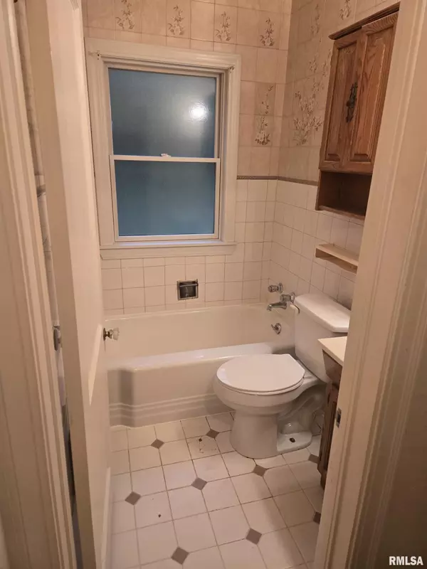 Moline, IL 61265,1705 31ST Street A