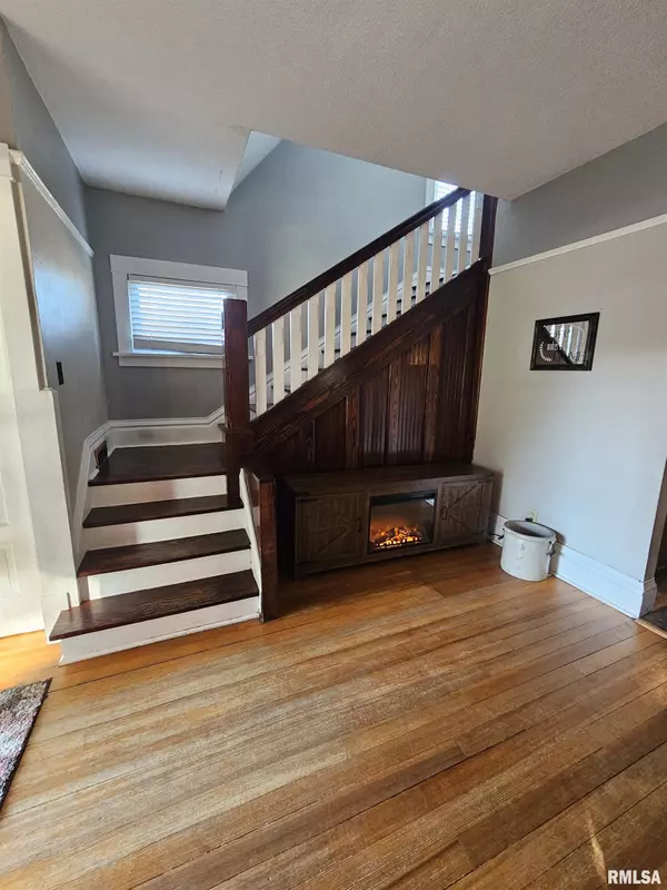 De Witt, IA 52742,1016 5TH ST