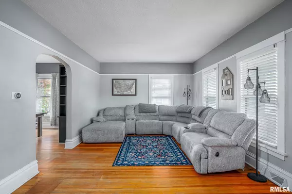 De Witt, IA 52742,1016 5TH ST