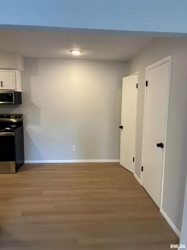 Moline, IL 61265,310 30TH Avenue Court #5