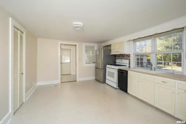 Coal Valley, IL 61240,711 E 19TH AVE